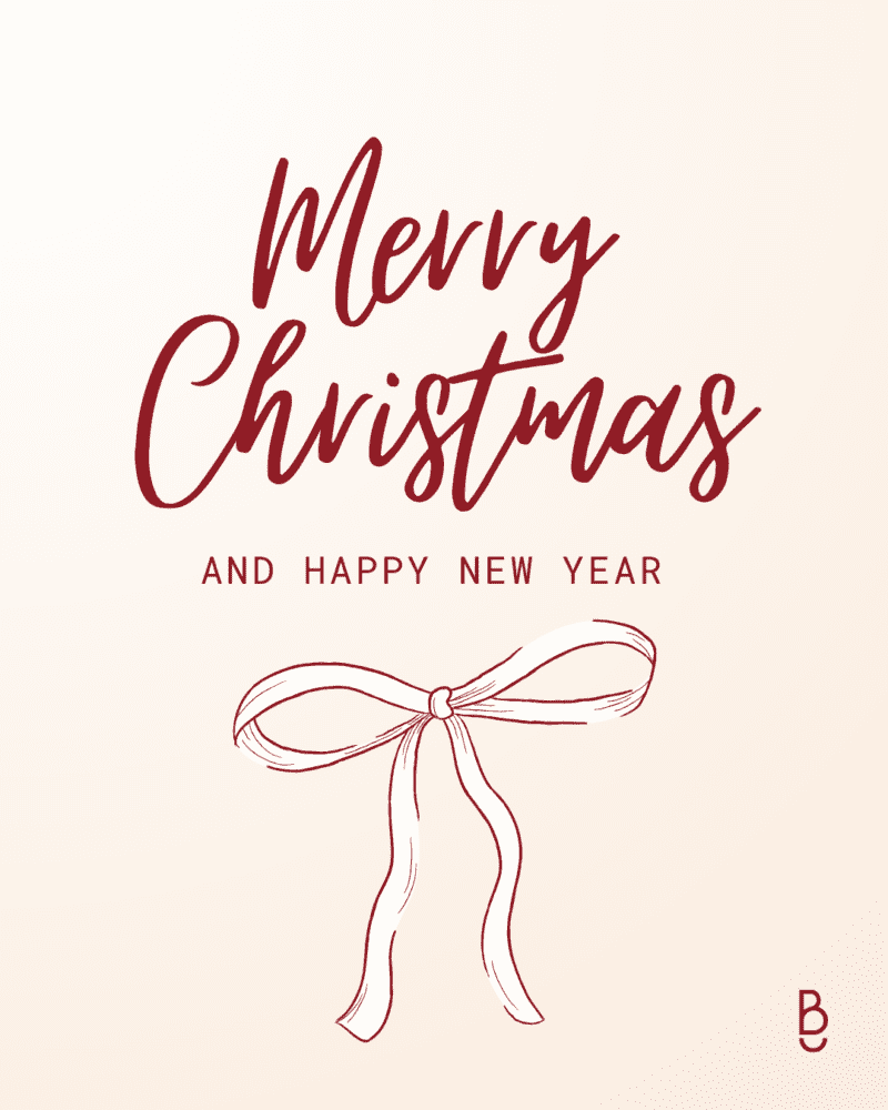 Schlichte Weihnachtskarte in Rot-Beige mit handgezeichneter Schleife und Grußbotschaft – Teil der festlichen Grüße von Biss & Bogen.